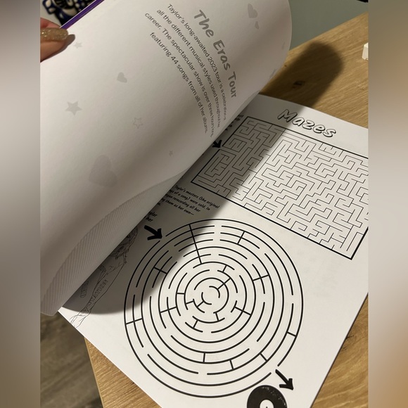 Taylor Swift Activity & Coloring Book - Picture 6 of 6